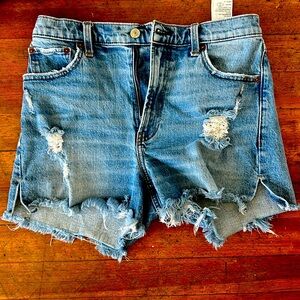 Abercrombie &Fitch high rise 4 inch short